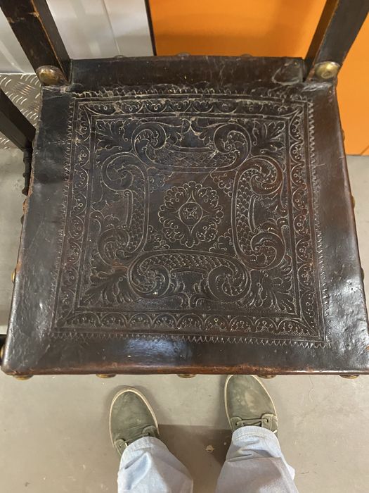 Conjunto de 4 cadeiras e 1 cadeirão de sola