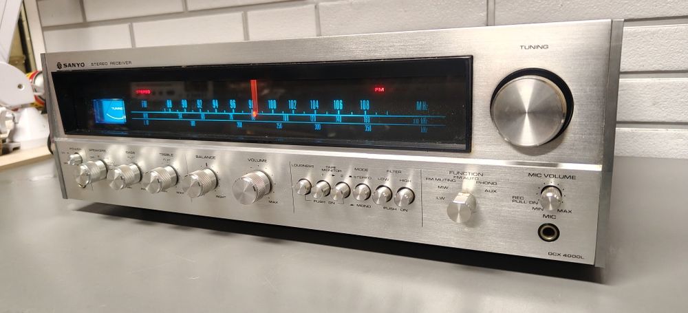 Amplituner SANYO DCX-4000L. Vintage