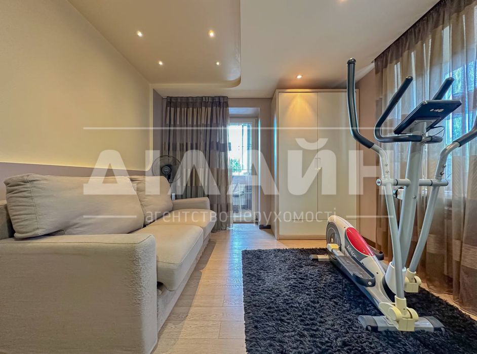 Краща пропозиція! 3-кімн. квартира з ремонтом у центрі міста!