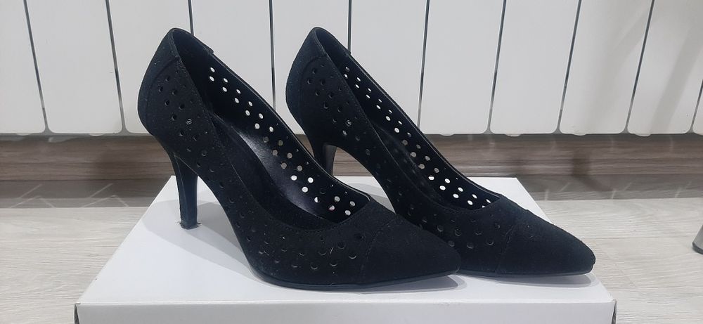 Czarne szpilki buty na obcasie zamszowe ażurowe 36