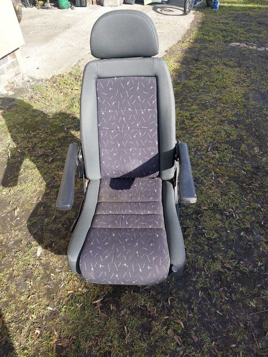 Fotel do przewozu osób niepełnosprawnych VW Passat B5 Obrotowy