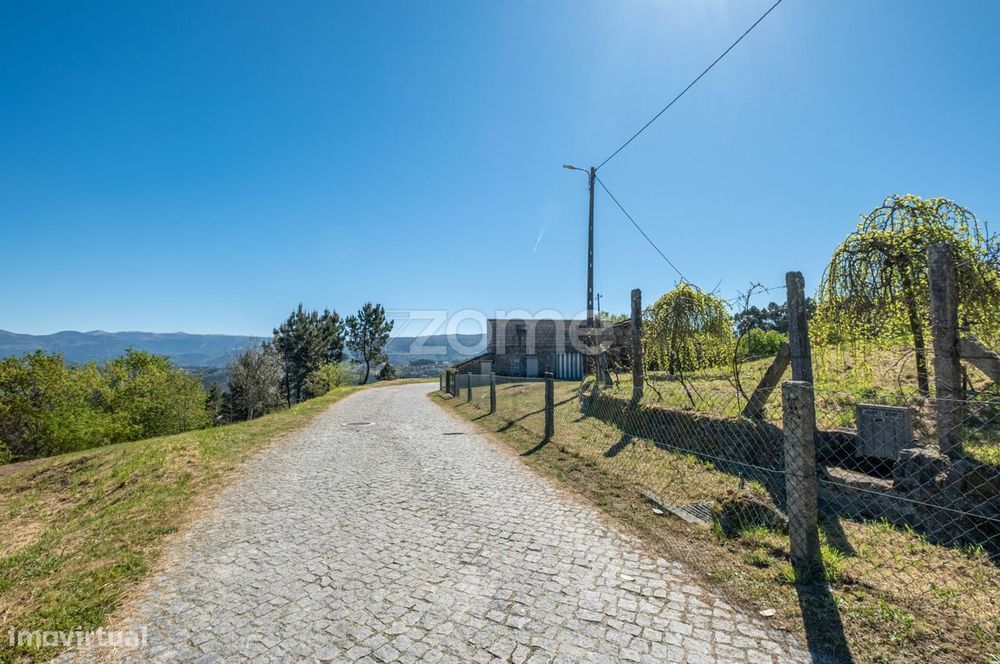 Quinta com terrenos para construção em Louredo, Amarante