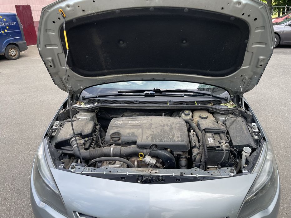 Продам Opel Astra J