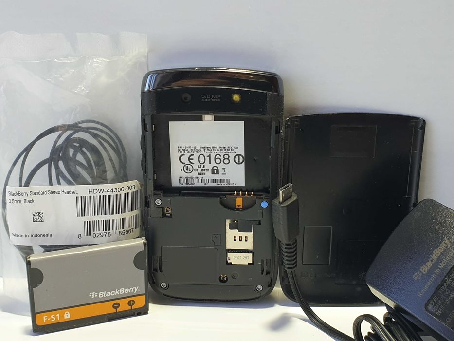 смартфон Blackberry 9800 torch + Blackberry HDW-44306
