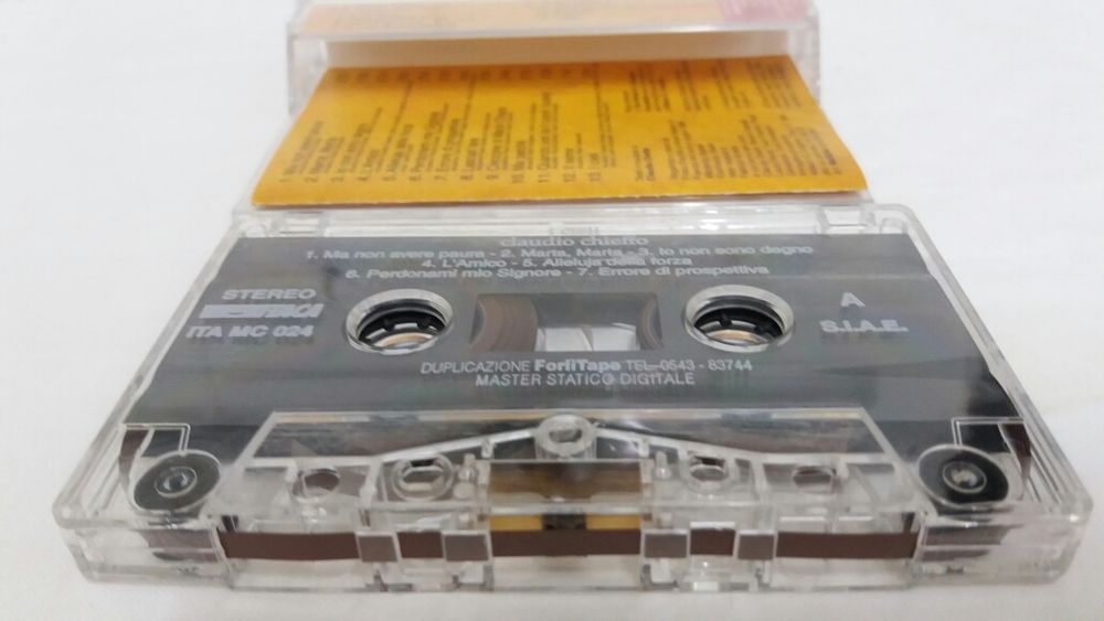 Lote de 2 cassetes audio do cantor italiano Claudio Chieffo
