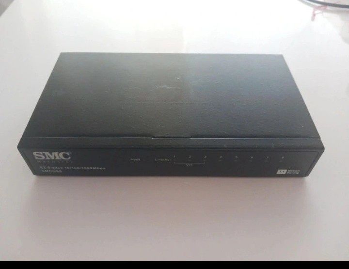 Switch SMC EZ 10/100/1000Mbps 8 Portas