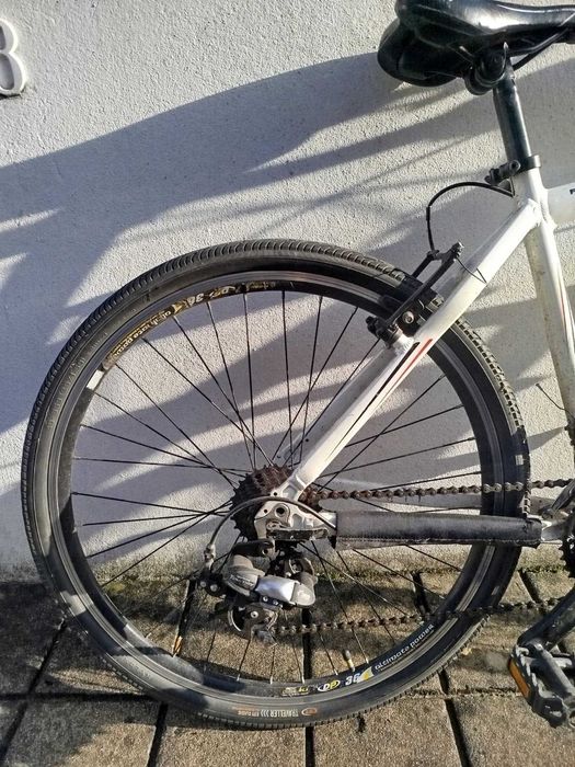 Bicicleta usada. Está em muito bom estado.