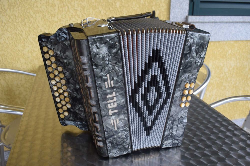 Concertina Tel 3 Voz. Fa# La# Re#