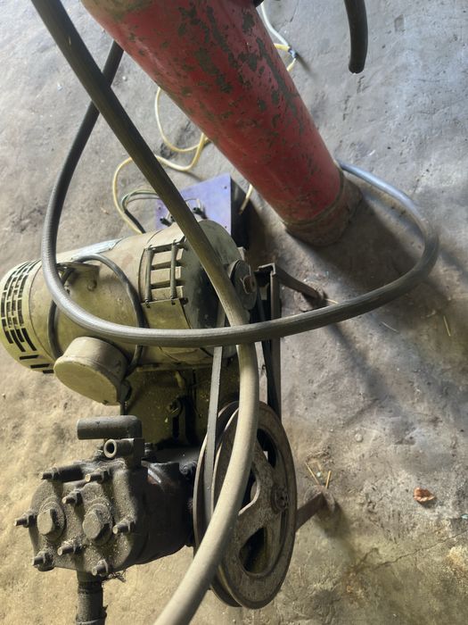 Компресор на электродвигателеле 220v 1.1 кв