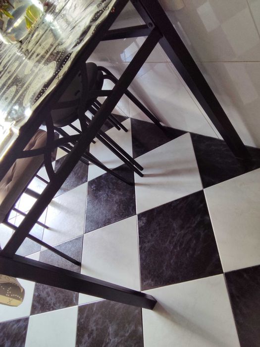 Mesas. 2 iguais em bom estado