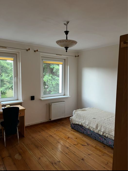 Duzy pokoj do wynajecia dla osoby pracujacej