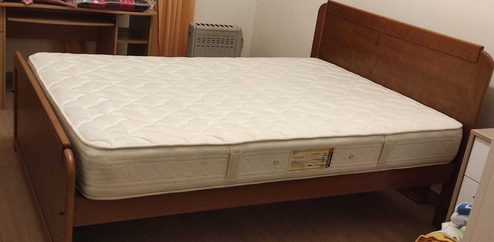 Cama de Casal Pinho Mel com Colchão e Estrado