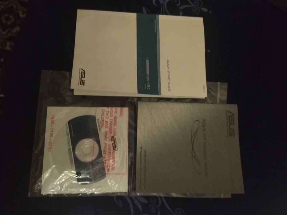 Монитор ASUS   .