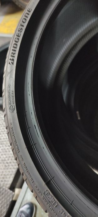 Pneus 235/35/20 semi novos
