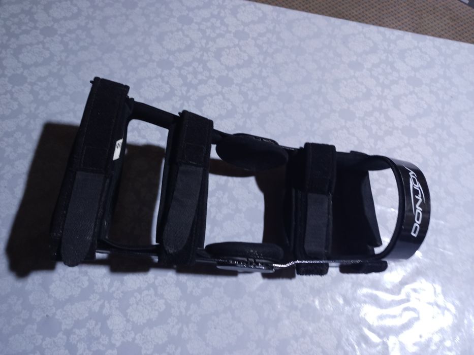 Фіксатор суглоба коліна