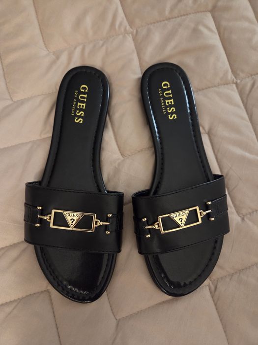 Продам шльопанці  Guess 38 розміру(маломірять)