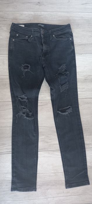 Jeansy z rozdarciami M