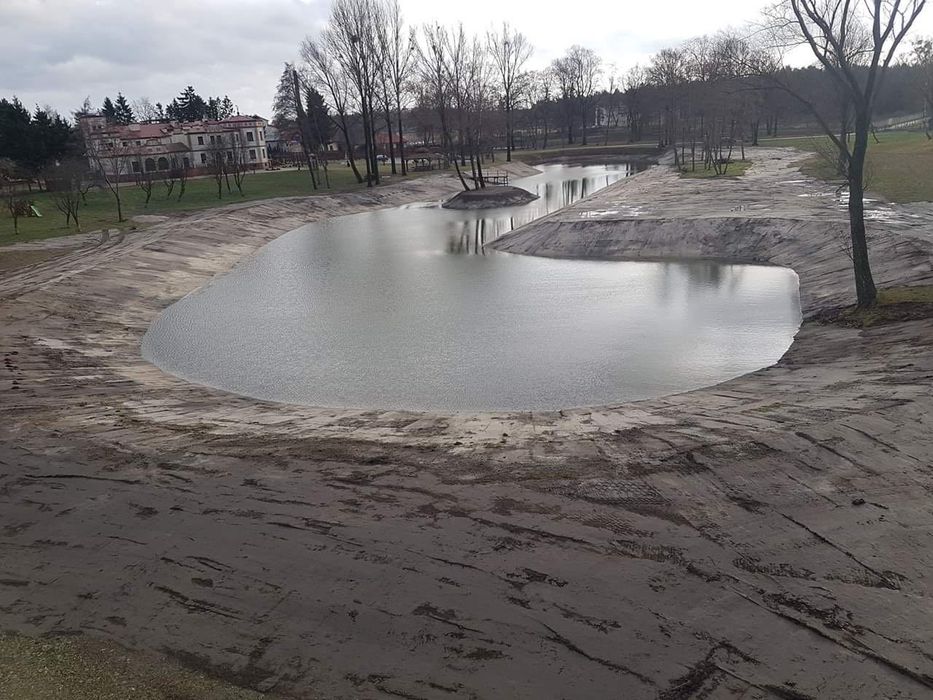 Kopanie stawów i odmulanie zbiorników – koparka LONG