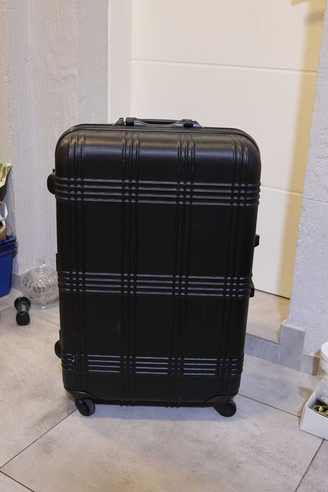 Чемодан  на 4-х колесах