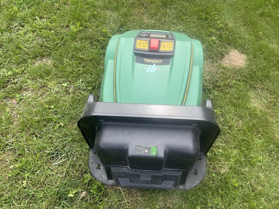 Tango e5 john deere robot