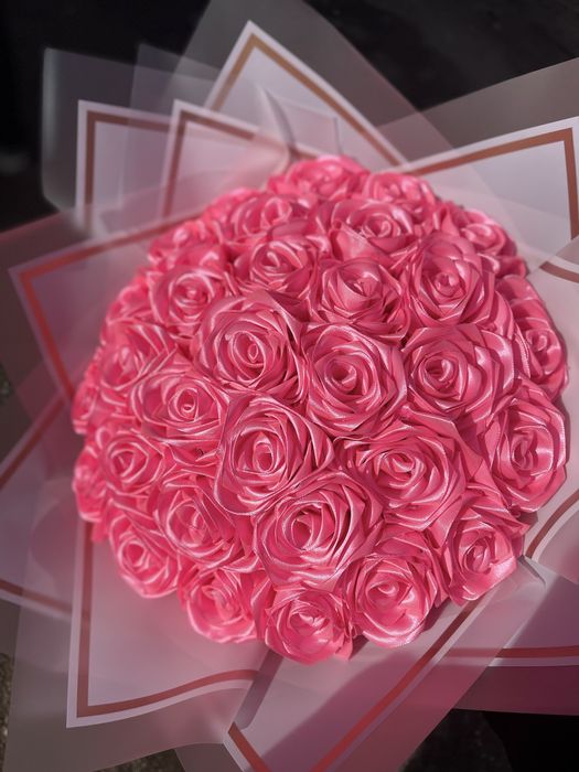 Букет троянд із атласних стрічок/ Букет роз из атласных лент