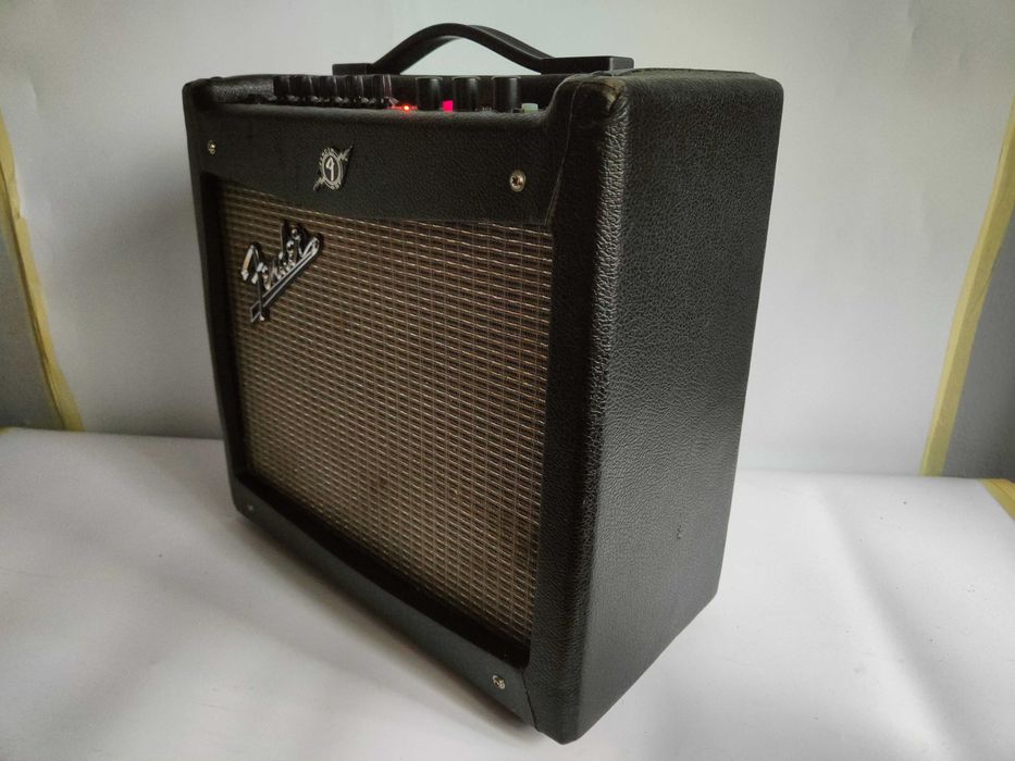Fender Mustang I V2 wzmacniacz combo gitarowe w złym stanie uszkodzone
