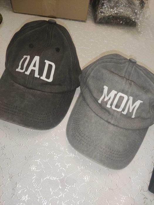 Кепки на гендерпаті "Dad", "Mom"