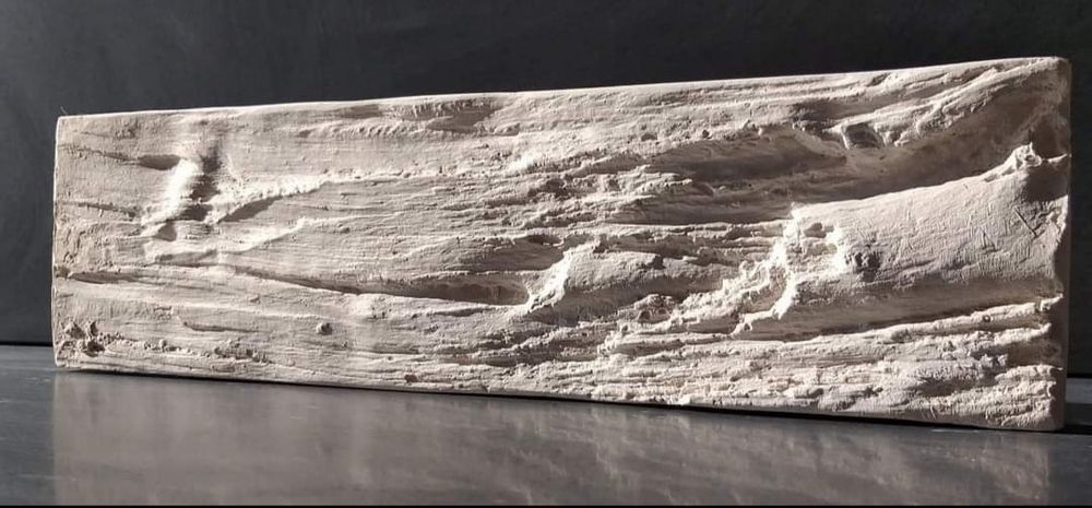 Molde de resina para fabricação placas de gesso imitação madeira.