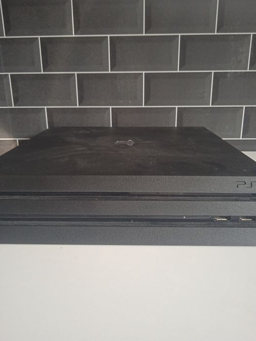 PlayStation4 pro + 1 kontroler stan bardzo dobry