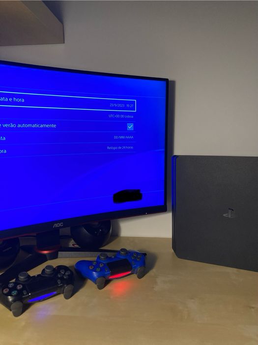 PS4 Slim 1TB + 2 Comandos