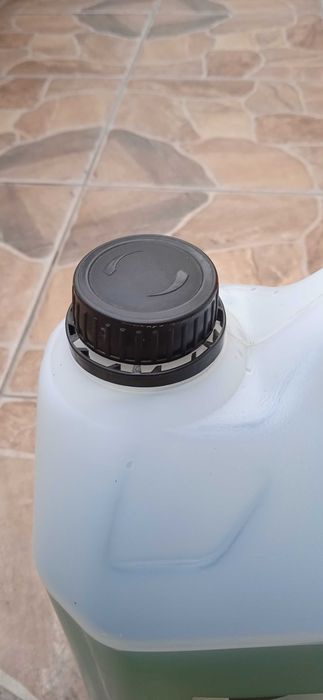 Garrafão de líquido de radiador novo, não respondo a mensagem.