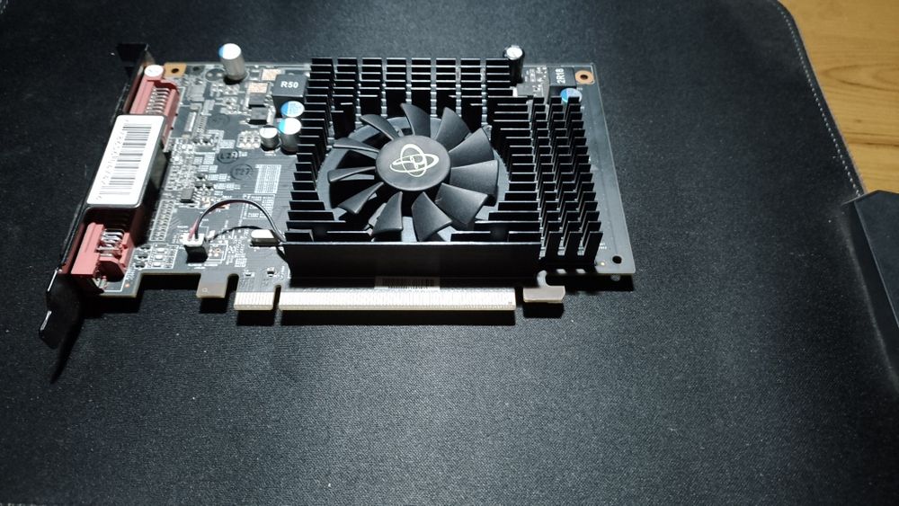 Відеокарта XFX ATI Radeon HD 4650 1 ГБ VRAM в ідеальному стані