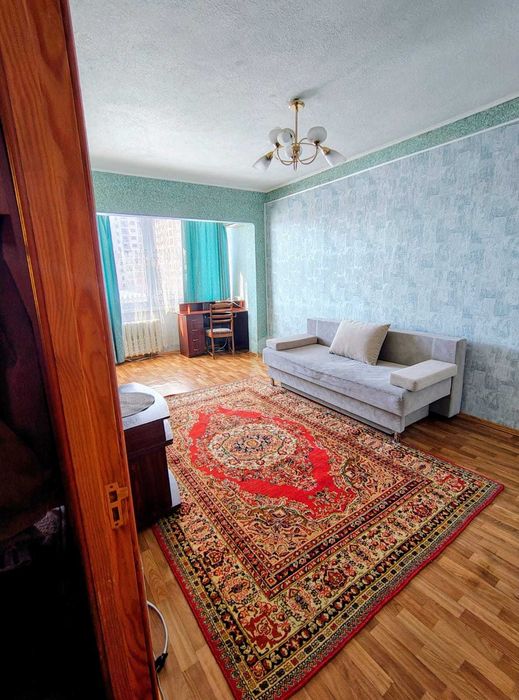 Євро-2 біля метро Оболонь