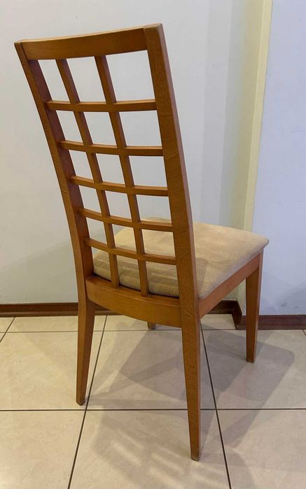 Zestaw mebli - stół, 8 krzeseł, komoda, witryna i lustro