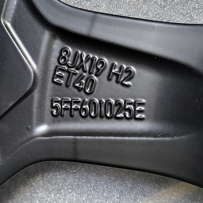 1 sztuka 19"  Cupra Formentor 5FF601025E Oryginał Oryginalna  1 sztuka