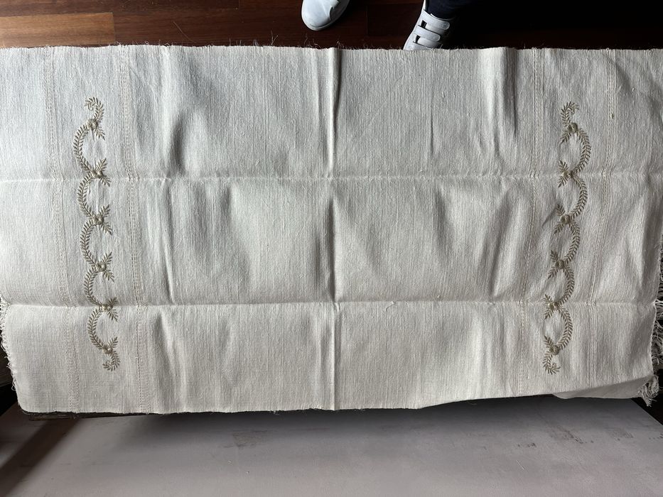 Pano de linho com bordados