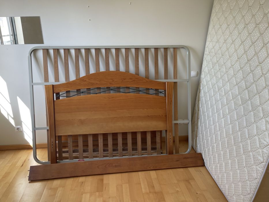 Cama + colchão 140x190