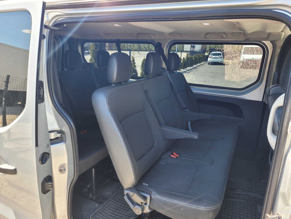 Wypożyczalnia busów 9-osobowych