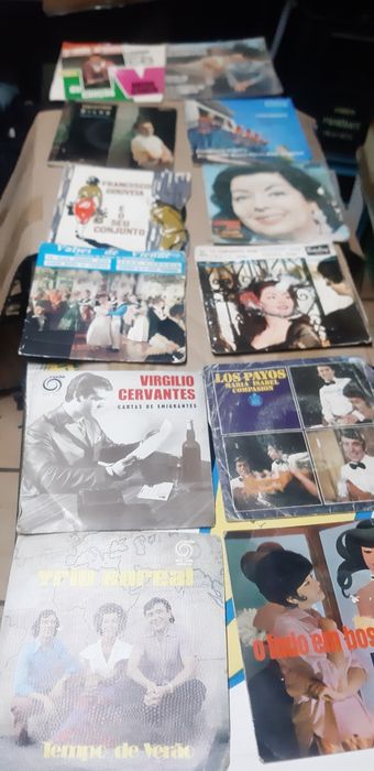 120 discos de vinil, música variada.