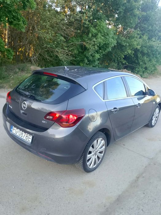 Opel Astra J 2010r. 1.7 CDTI 125km