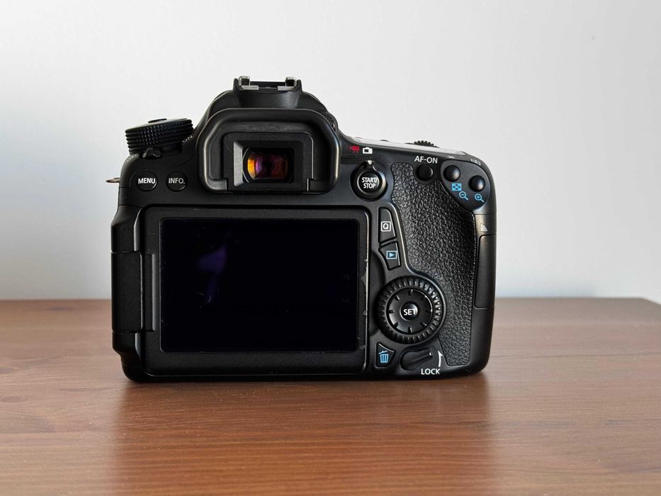 Canon EOS 70D + 18-200mm IS + 50mm f/1.8 + acessórios