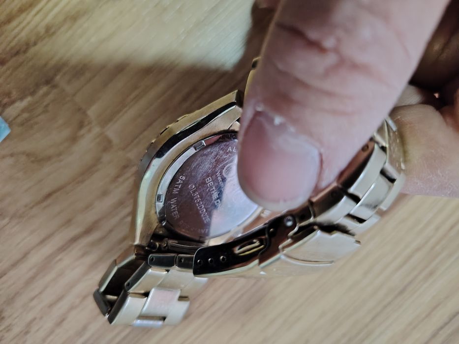 Relógio da One dourado