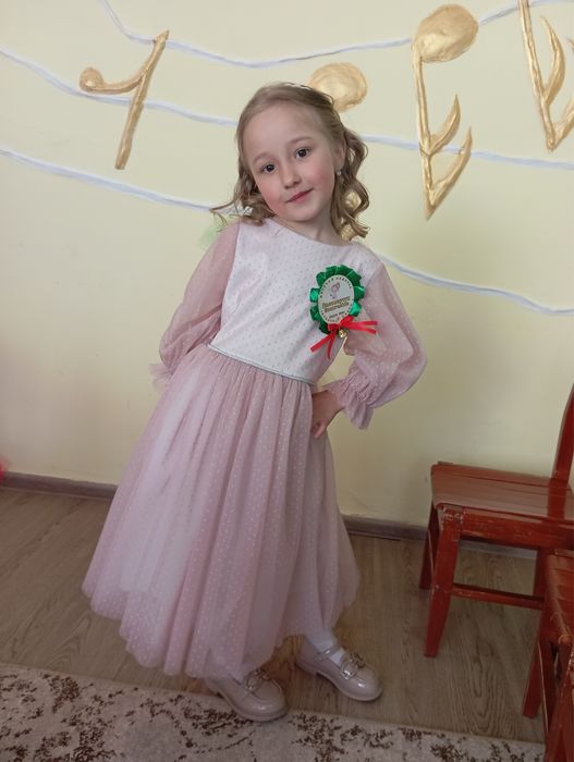 Святкова сукня для дівчинки