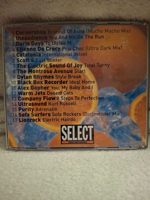 CD sampler da revista Select: Alex Gopher, Sofa Surfers, Lionrock, Étienne de Crécy, Cornershop, etc. 2€. Lisboa