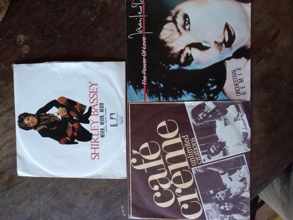 3 singles em Vinil 45rpm/Shirley Bassey /Jennifer Rush/Café Créme