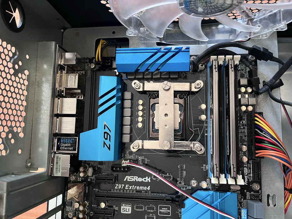 Intel 4770K + AsRock Z97 Extreme4 + 16GB + Chieftec 400W + HAF922 opis