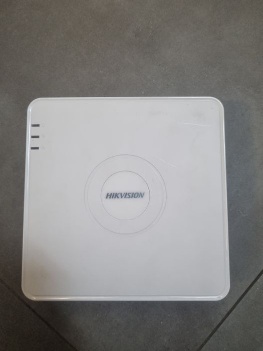 Hikvision model DS-7104NI-Q1