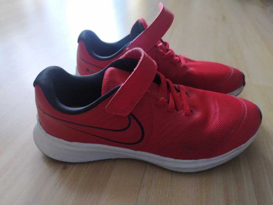 Buty Nike czerwone r.34