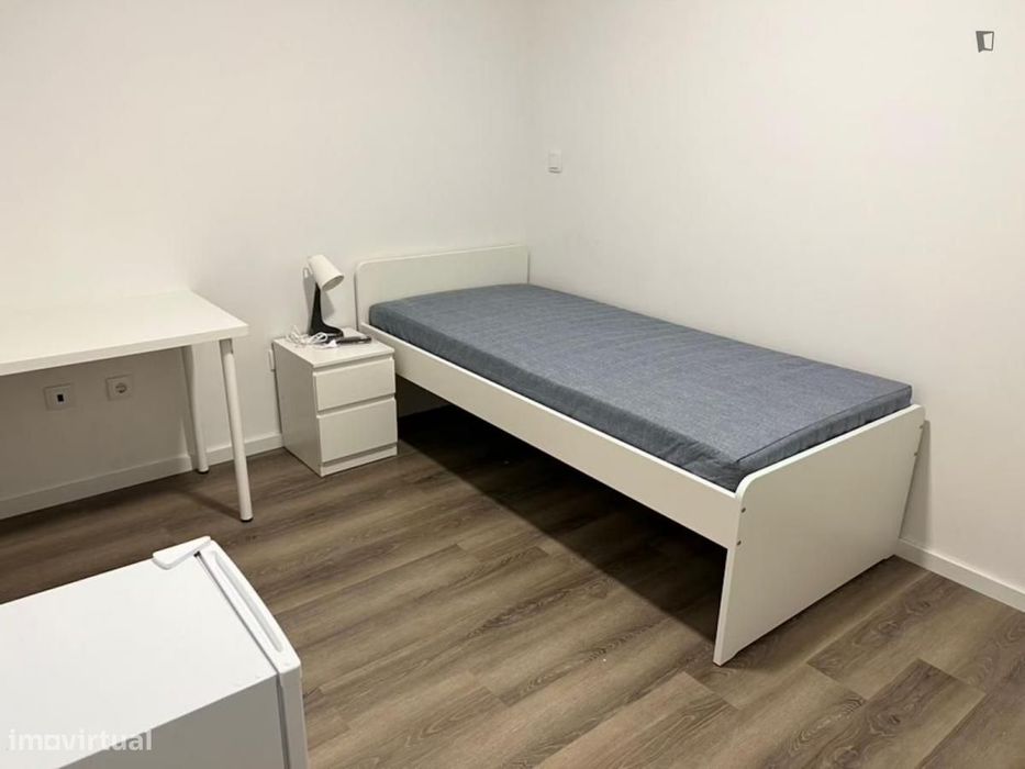 Quarto - localizado em Campanhã Porto