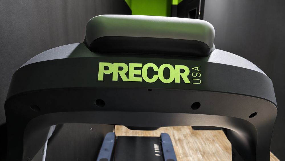Mocna Bieżnia Precor 954i Experience - Do poprawek